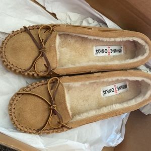 Minnetonka women’s size 10 moccasins